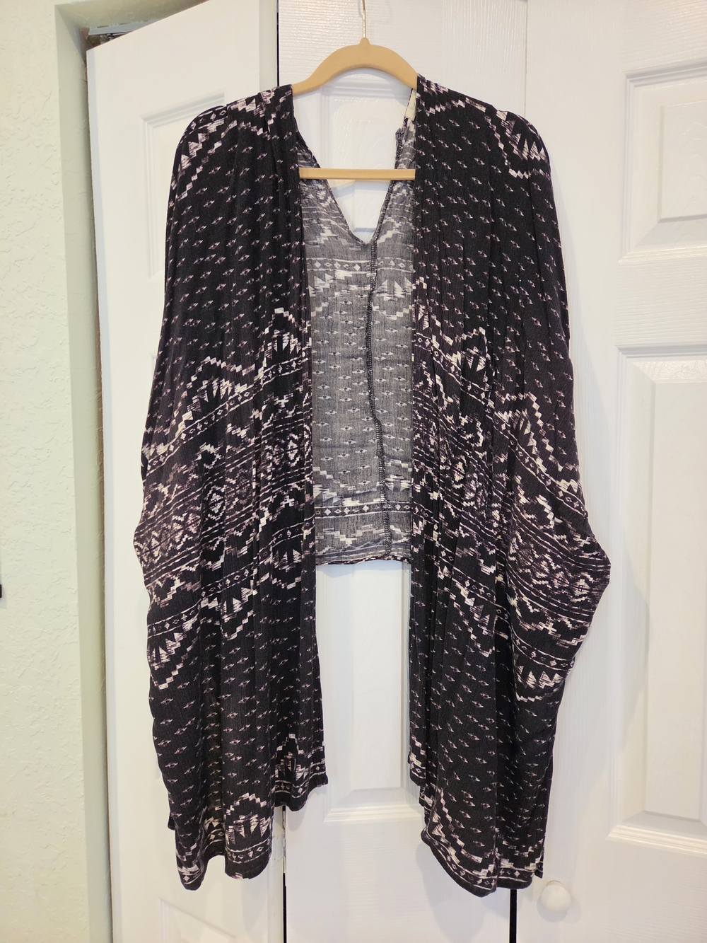 Women's Dark Purple/Black and White Open-Front Patterned Draped Shawl